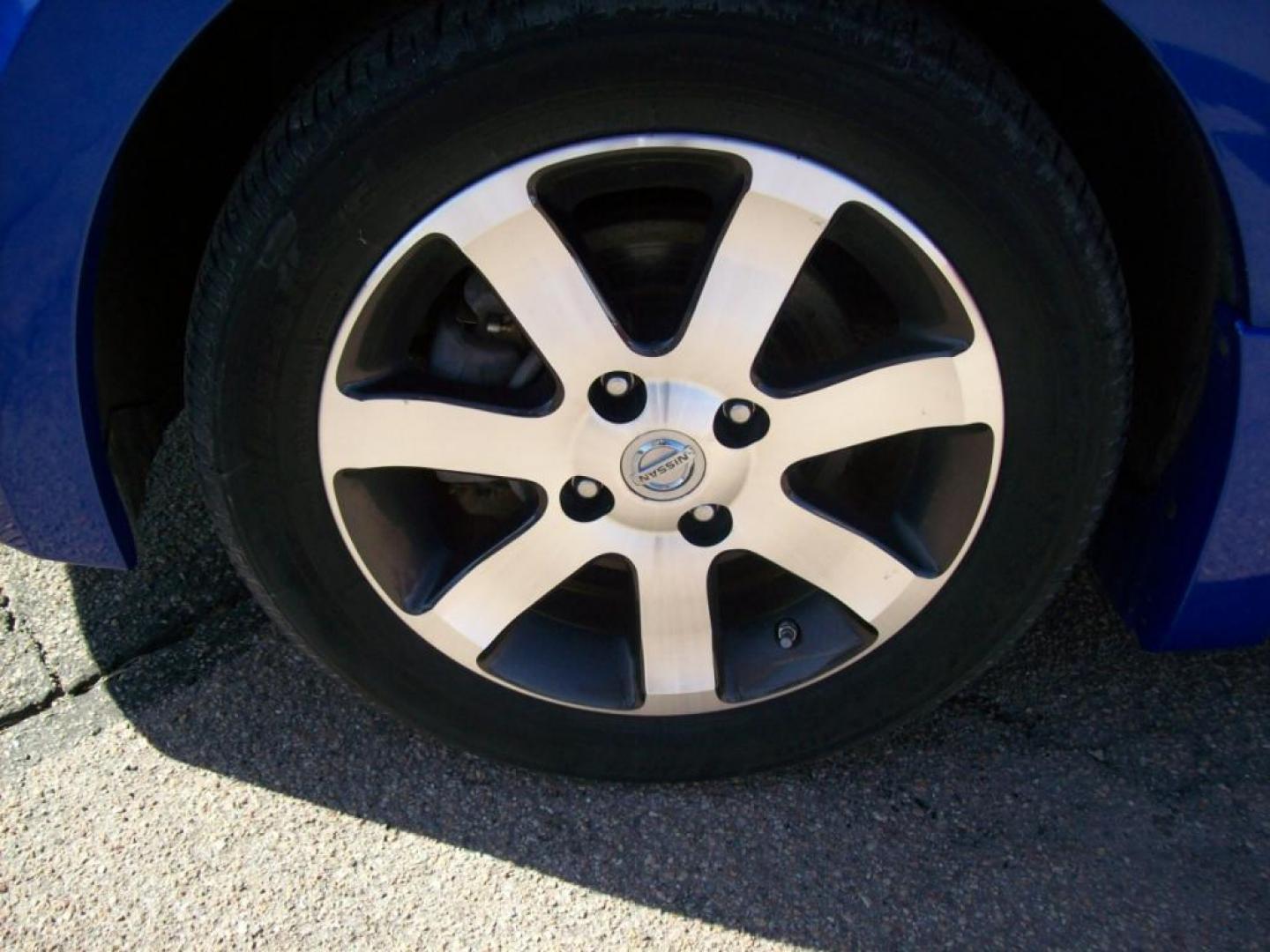 2011 Blue /Gray Nissan Sentra 2.0; 2.0 S; 2.0 SL; 2.0 SR (3N1AB6AP0BL) with an L4, 2.0L engine, Automatic transmission, located at 220 West South St., Hastings, NE, 68901, (402) 461-3161, 0.000000, 0.000000 - This is a Special Edition! Leather, AM-FM-CD, Navigation System, Satellite Radio - XM, Front Wheel Drive, Cruise Control, Power Windows and Locks, Rear Defrost, Power Driver's Seat, Split Back Seat, Alloy Wheels. - Photo#2