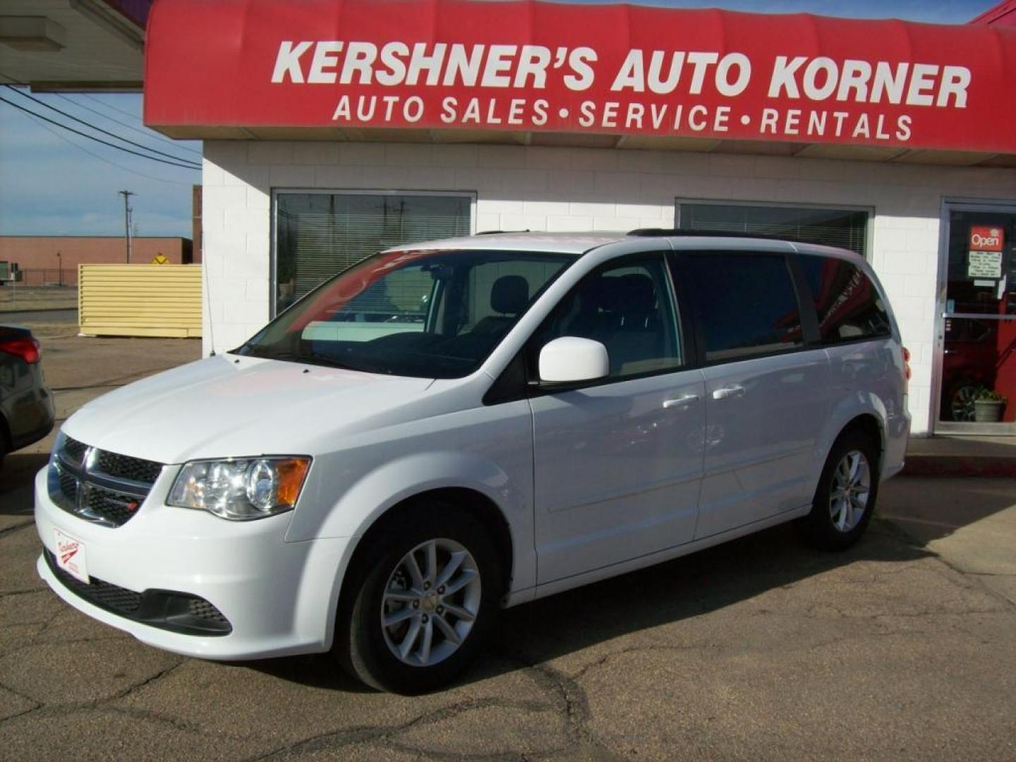 2016 White /Black Dodge Grand Caravan SXT (2C4RDGCG2GR) with an V-6 engine, Automatic transmission, located at 220 West South St., Hastings, NE, 68901, (402) 461-3161, 0.000000, 0.000000 - Photo#0