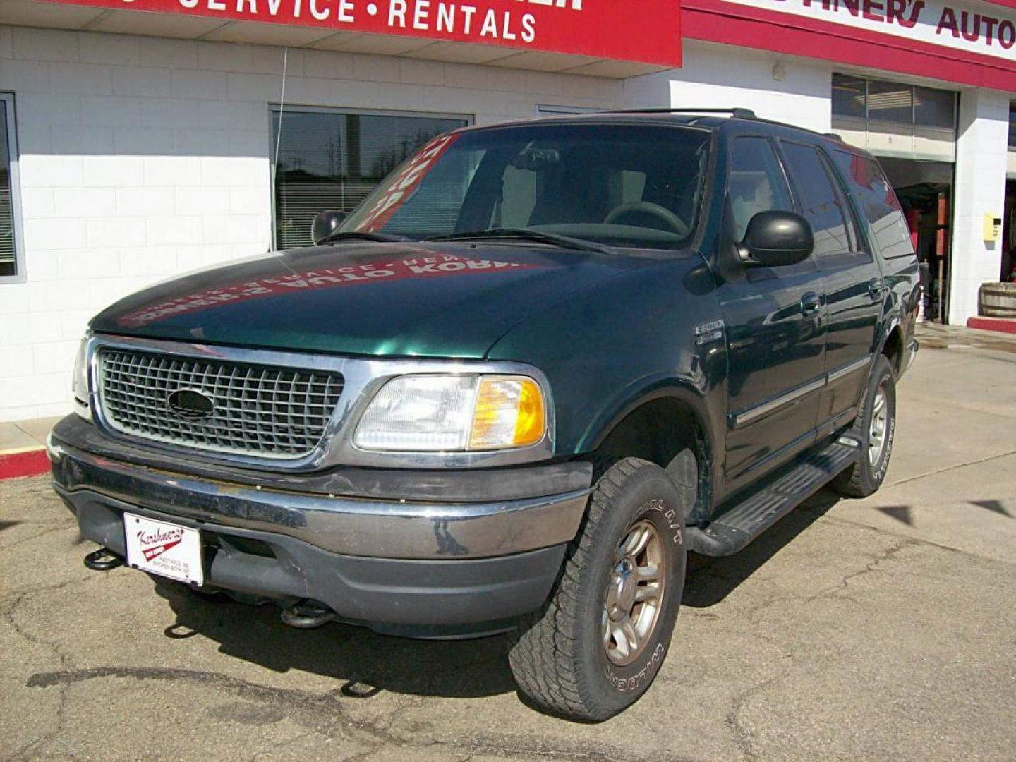 2000 Green Ford Expedition (1FMPU16L3YL) with an 8 Cylinder Engine engine, 4-speed electronically-controlled automatic transmission w/OD transmission, located at 220 West South St., Hastings, NE, 68901, (402) 461-3161, 0.000000, 0.000000 - Photo#1