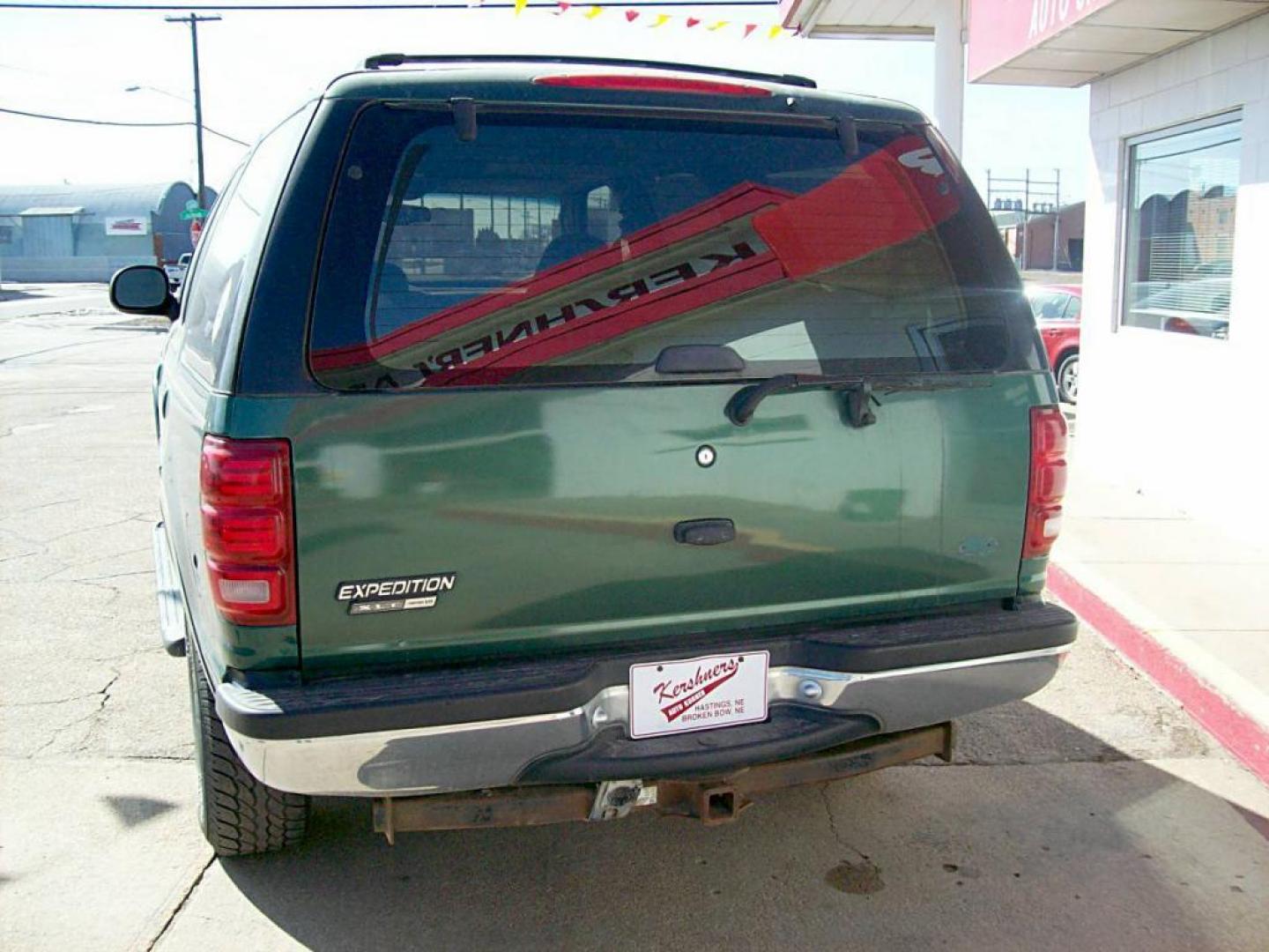 2000 Green Ford Expedition (1FMPU16L3YL) with an 8 Cylinder Engine engine, 4-speed electronically-controlled automatic transmission w/OD transmission, located at 220 West South St., Hastings, NE, 68901, (402) 461-3161, 0.000000, 0.000000 - Photo#3